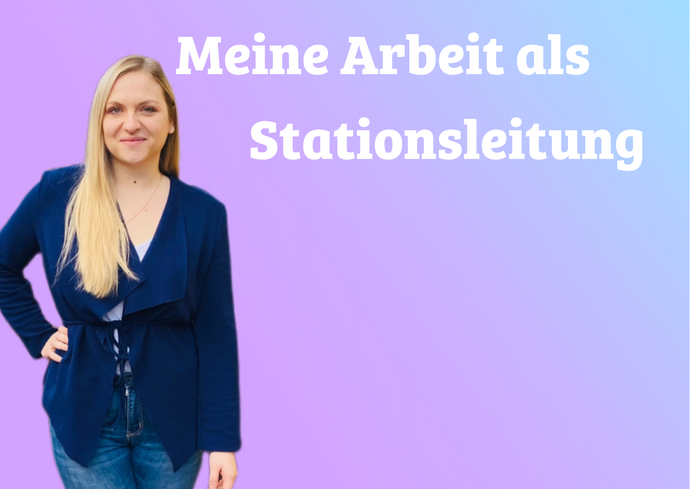 Das Bild zeigt eine Kollegin, die in die Kamera lächelt,.