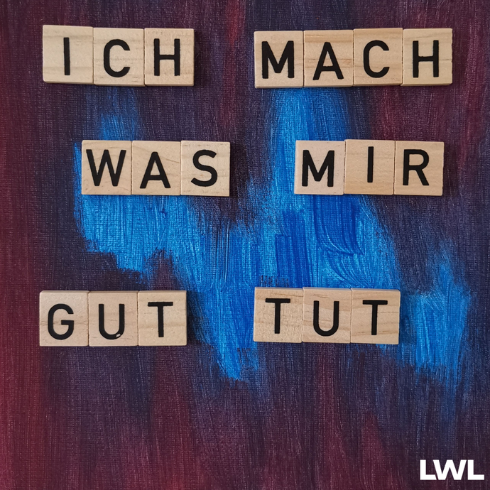 Das Bild zeigt eine Leinwand mit den Wortn: Ich mach was mir gut tut"